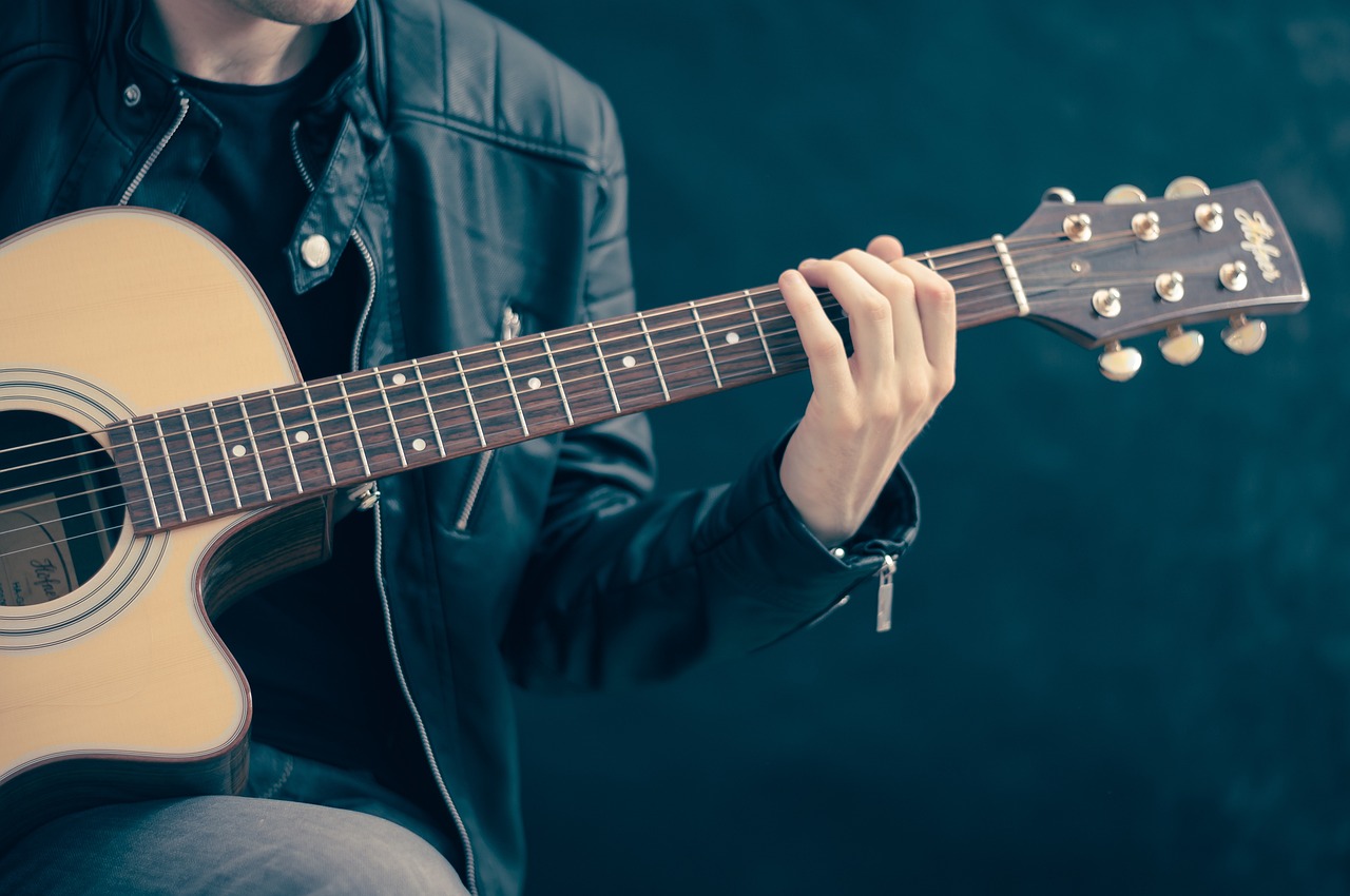 Gitara klasyczna – przewodnik dla początkujących